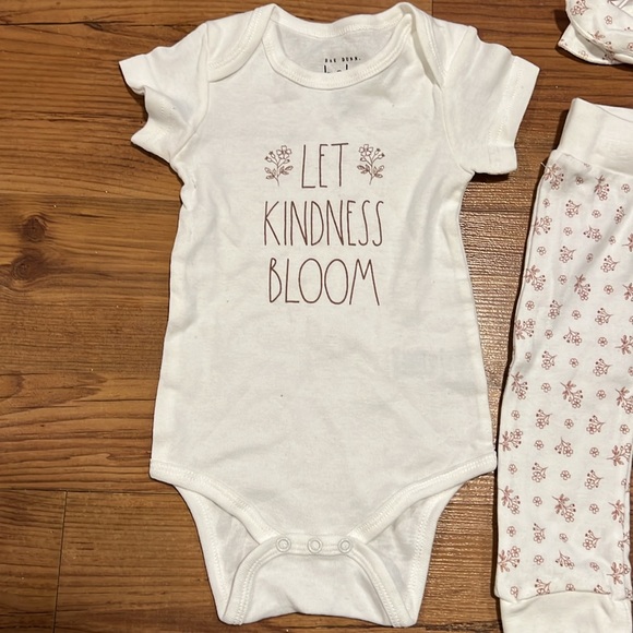 Rae Dunn baby / 100% cotton - Picture 2 of 5